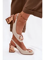 Kožené dámské sandály na podpatku s přezkou D&A model 22100324 Béžové - S.Barski Kožené dámské sandály na podpatku s přezkou D&A model 22100324 Béžové - S.Barski