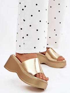 Dámské sandály na platformě zlaté model 22107212 - Boto