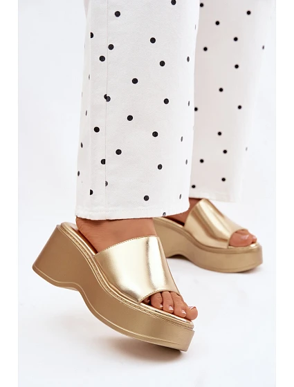 Dámské sandály na platformě zlaté model 22107212 - Boto