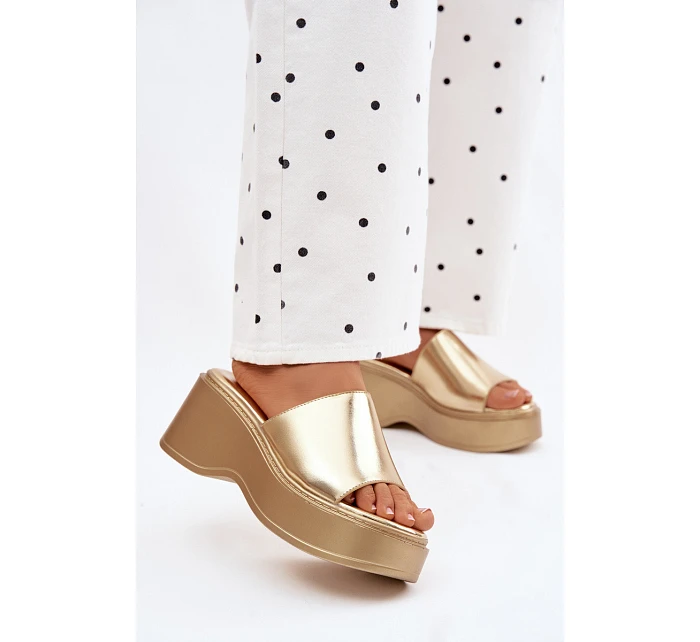Dámské sandály na platformě zlaté model 22107212 - Boto