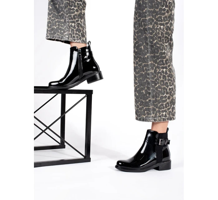 Originální dámské černé kotníčkové boty na širokém podpatku Originální dámské černé kotníčkové boty na širokém podpatku