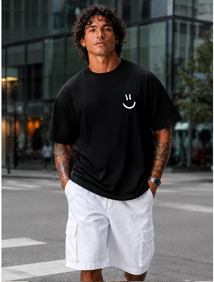 Koszulka męska oversize z nadrukiem bawełniana czarna model 22214429 - FashionStreet Koszulka męska oversize z nadrukiem bawełniana czarna model 22214429 - FashionStreet