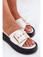 Dámské sandály na masivní platformě s ozdobnou přezkou bílé Zelori Dámské sandály na masivní platformě s ozdobnou přezkou bílé Zelori