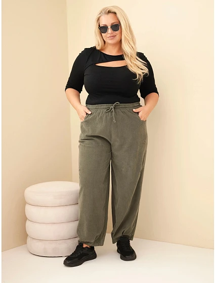 Dámské kalhoty bavlněné Plus Size manšestrové s gumou v pase a kapsami khaki Dámské kalhoty bavlněné Plus Size manšestrové s gumou v pase a kapsami khaki