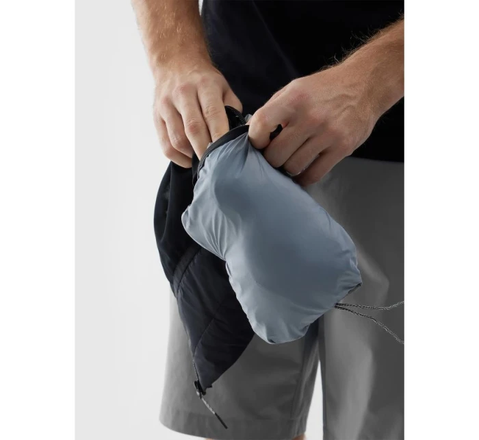 Pánská černá pánská běžecká vesta Primaloft model 21431405 - 4F Pánská černá pánská běžecká vesta Primaloft model 21431405 - 4F