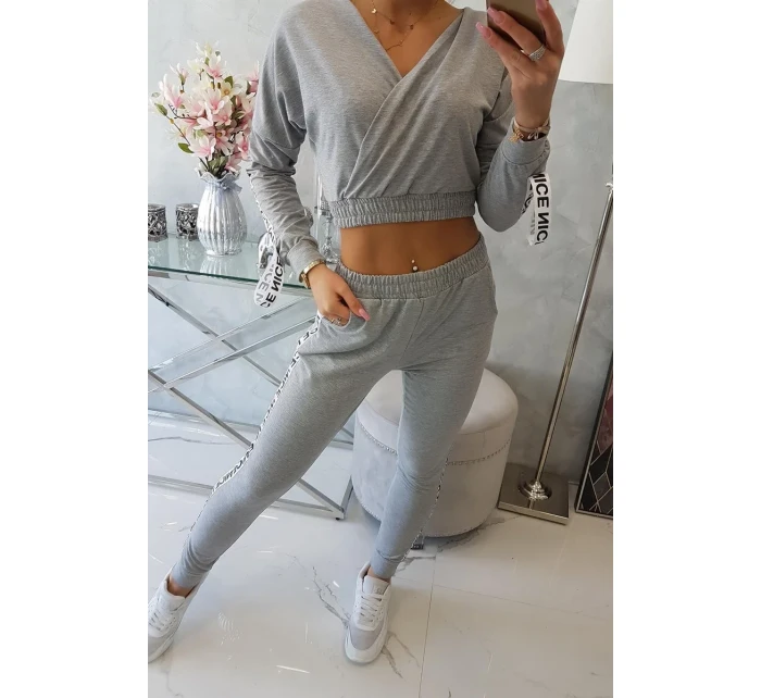 Sada s ozdobnými stuhami šedá