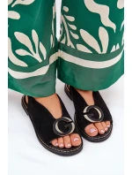 Elegantní Dámské Sandály S Zlatou Ozdobou Na Plochém Podpatku Černé S.Barski model 21685679 - Boto Elegantní Dámské Sandály S Zlatou Ozdobou Na Plochém Podpatku Černé S.Barski model 21685679 - Boto