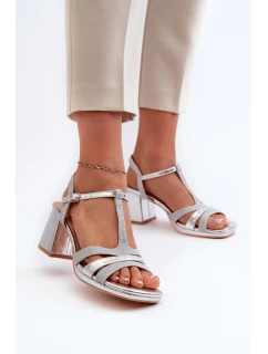 Dámské sandály na podpatku z ekokože stříbrné model 21661945 - EVENTO
