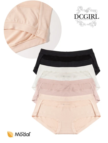 Figi model 21935392 A'12 modal - DC Girl