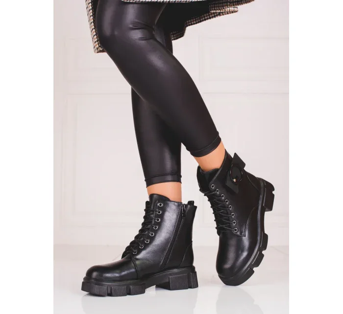 Pohodlné černé kotníčkové boty dámské na plochém podpatku Pohodlné černé kotníčkové boty dámské na plochém podpatku