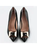 Černé lakované lodičky s ozdobnou přezkou model 17349548 - SWEET SHOES