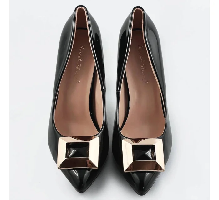 Černé lakované lodičky s ozdobnou přezkou model 17349548 - SWEET SHOES