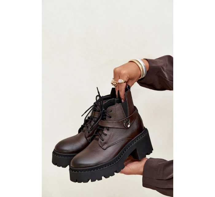 Dámské kotníkové boty se zdobeným páskem Zazoo – czekoládové Dámské kotníkové boty se zdobeným páskem Zazoo – czekoládové