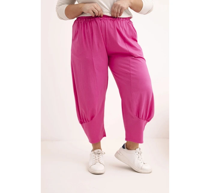 Dámské kalhoty Plus Size s nízkým model 21924465 a gumou v pase růžové - K-Fashion