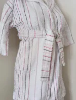 AKCE - Dívčí župan s kapucí 9114 0100 bílý s proužkem - Vestis