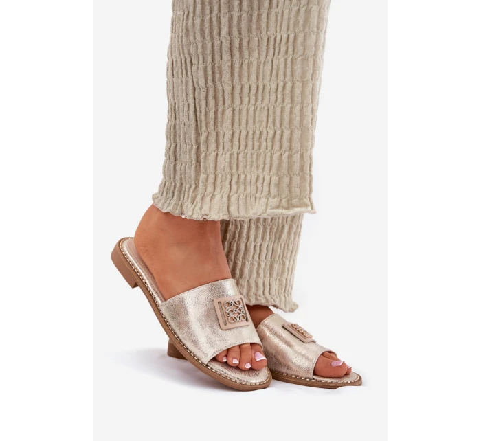 Dámské Sandály Na Plochém Podpatku S Ozdobou model 21696786 Zlaté - S.Barski Dámské Sandály Na Plochém Podpatku S Ozdobou model 21696786 Zlaté - S.Barski