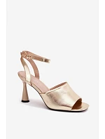 Dámské sandály na podpatku model 22126171 Zlaté - VINCEZA