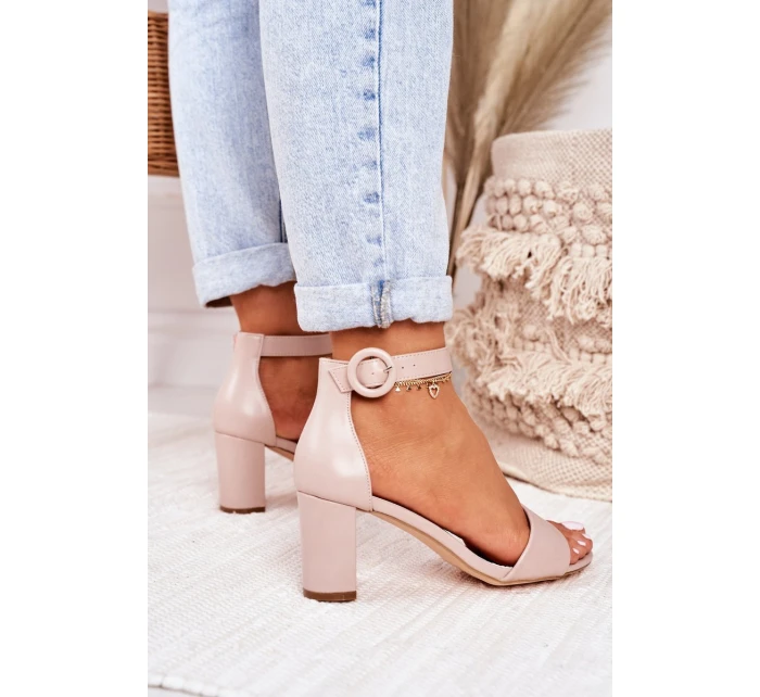 Dámské Sandály Na Podpatku Pudrově Růžové model 21525147 - EVENTO Dámské Sandály Na Podpatku Pudrově Růžové model 21525147 - EVENTO