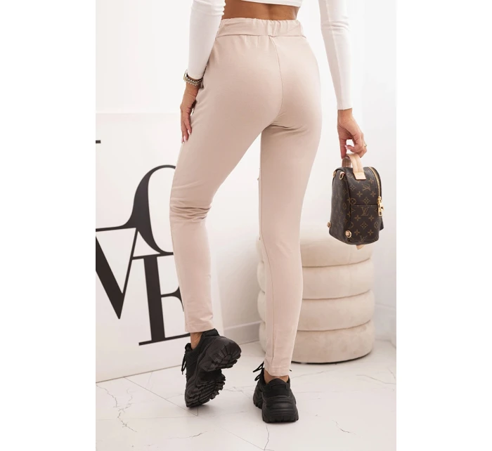 Dámské kalhoty z bavlny s roztržením a gumou v pase béžové