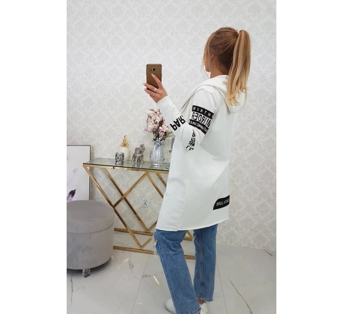 Volný svetr s nápisy model 20243113 - Kesi Volný svetr s nápisy model 20243113 - Kesi