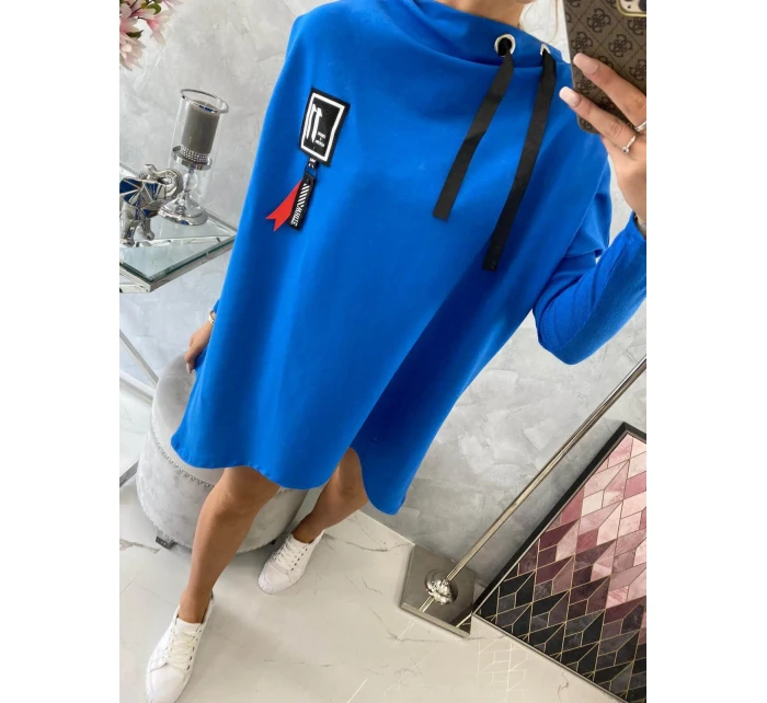 Oversize halenka s asymetrickými boky chrpově modrá Oversize halenka s asymetrickými boky chrpově modrá