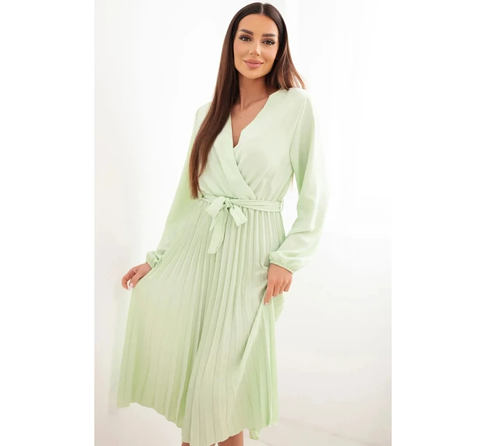 Šaty na zavazování s plisovaným spodkem jablečný Šaty na zavazování s plisovaným spodkem jablečný
