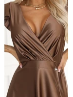 CRYSTAL saténové dlouhé šaty s výstřihem model 21470381 - numoco CRYSTAL saténové dlouhé šaty s výstřihem model 21470381 - numoco