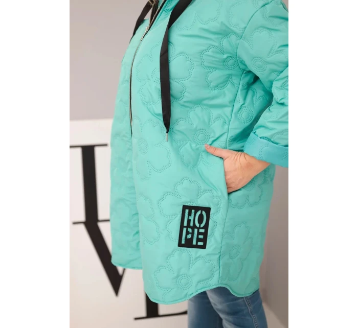 Dámská Plus Size prošívaná bunda s kapucí a nápisem model 21808663 mátová - K-Fashion Dámská Plus Size prošívaná bunda s kapucí a nápisem model 21808663 mátová - K-Fashion