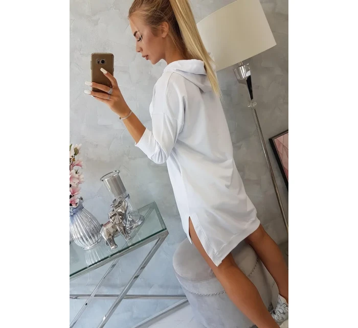 Šaty s kapucí a delšími zády bílé Šaty s kapucí a delšími zády bílé