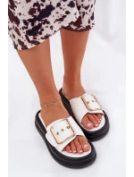 Dámské sandály na masivní platformě s ozdobnou přezkou bílé Zelori Dámské sandály na masivní platformě s ozdobnou přezkou bílé Zelori