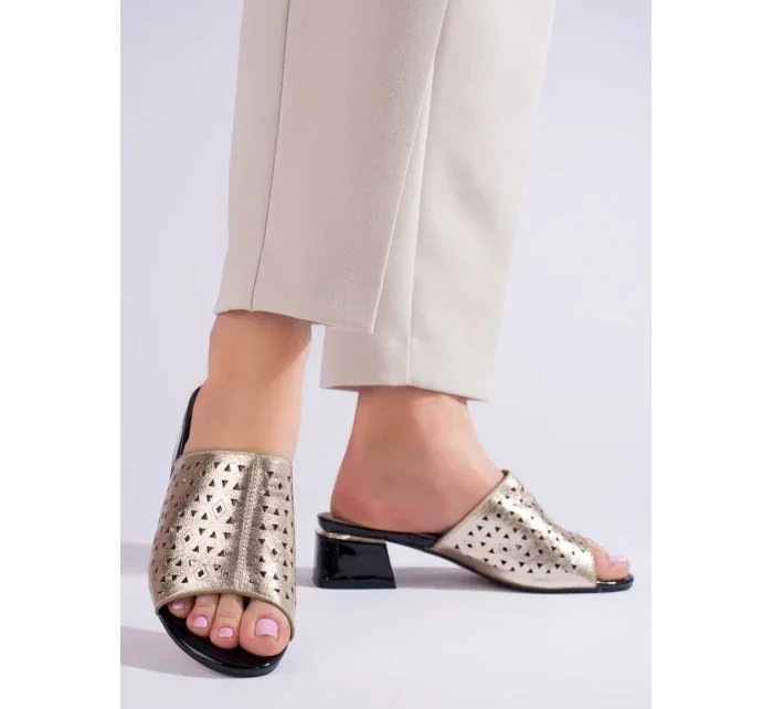 Stylové nazouváky zlaté dámské na širokém podpatku Stylové nazouváky zlaté dámské na širokém podpatku