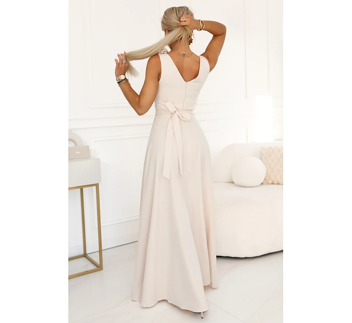 model 22067486 Elegantní večerní maxi šaty s rozparkem a růžemi béžové - numoco