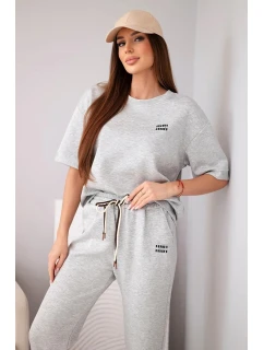 Dámská viskózová souprava máslová s krátkým rukávem a kalhotami s ohrnutým model 21998398 šedá - K-Fashion