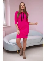 Šaty s vázaným výstřihem fuchsiové barvy Šaty s vázaným výstřihem fuchsiové barvy