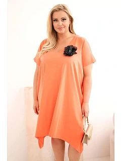 Dámské plus size bavlněné šaty s broží a výstřihem korálová