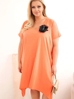 Dámské plus size bavlněné šaty s broží a výstřihem korálová