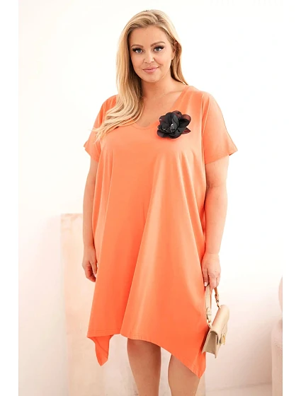 Dámské plus size bavlněné šaty s broží a výstřihem korálová Dámské plus size bavlněné šaty s broží a výstřihem korálová