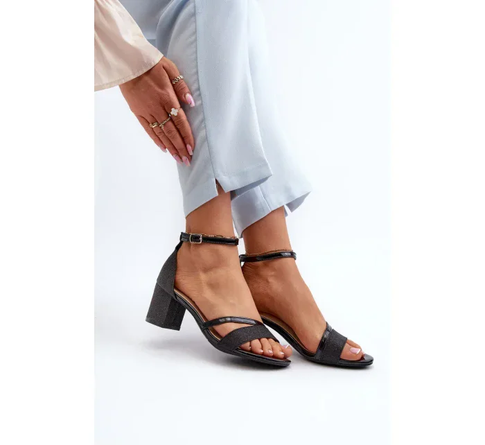 Třpytivé dámské sandály na nízkém podpatku černé Ploemis Třpytivé dámské sandály na nízkém podpatku černé Ploemis