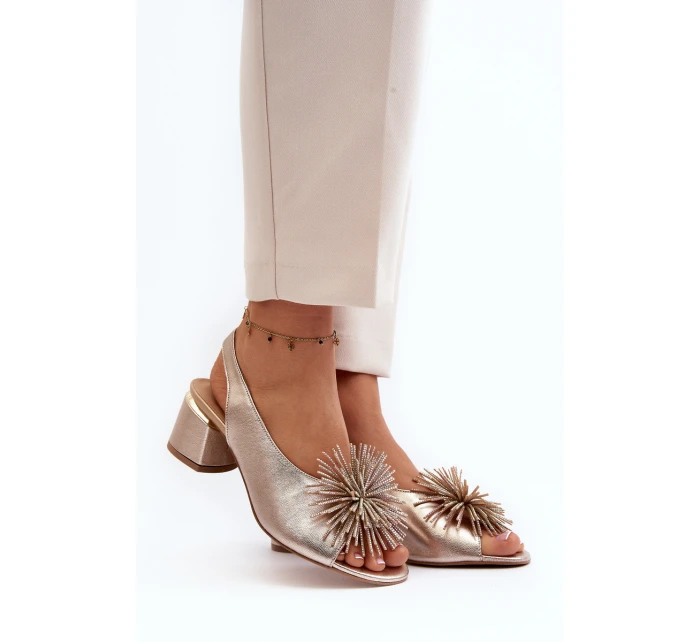 Kožené sandály s ozdobou model 21647411 Zlaté - Laura Messi