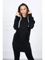 Šaty s ozdobnými volánky a kapucí černé barvy Šaty s ozdobnými volánky a kapucí černé barvy