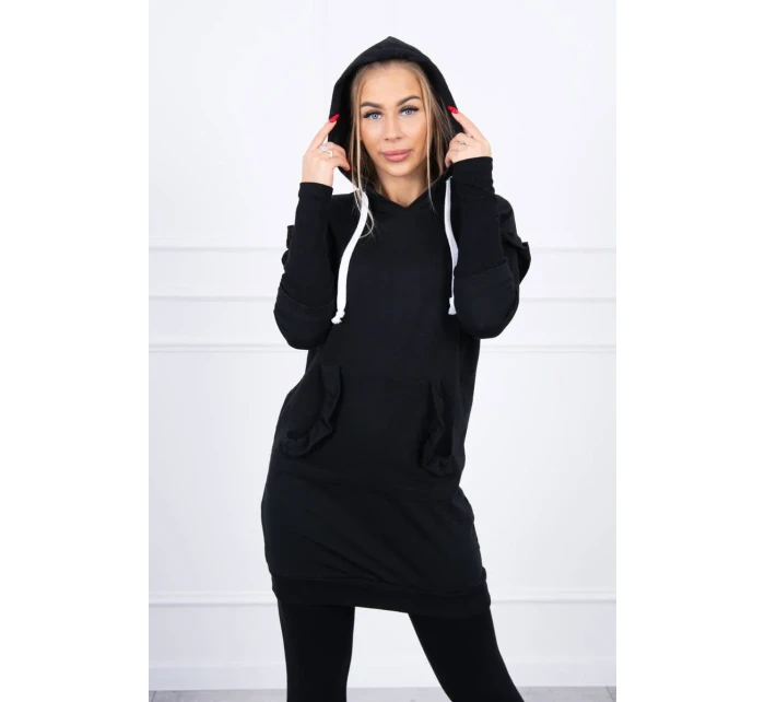 Šaty s ozdobnými volánky a kapucí černé barvy Šaty s ozdobnými volánky a kapucí černé barvy