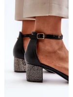 Dámské sandály z eko kůže na zdobeném podpatku černé Wiatalia Dámské sandály z eko kůže na zdobeném podpatku černé Wiatalia