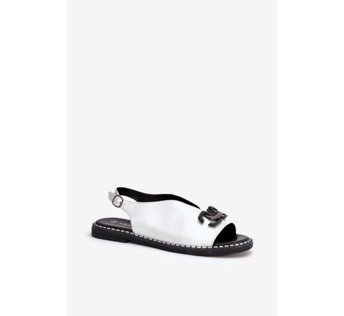 Sandály Na Ploché Podpatky S Dekorací Eko Kůže Stříbrné Tillireta Sandály Na Ploché Podpatky S Dekorací Eko Kůže Stříbrné Tillireta