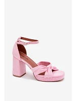 Dámské sandály na podpatku s semiše růžové model 22107163 - Boto