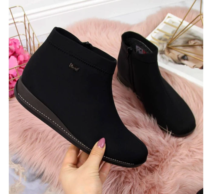 Černé zateplené dámské boty Rieker W 98251-00 dámské