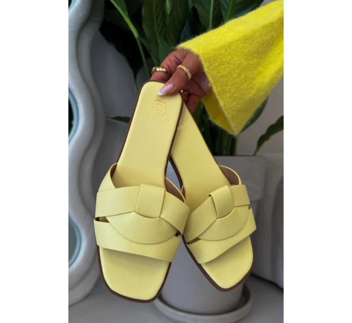 Dámské ploché pantofle s pásky žluté model 21937369 - Boto