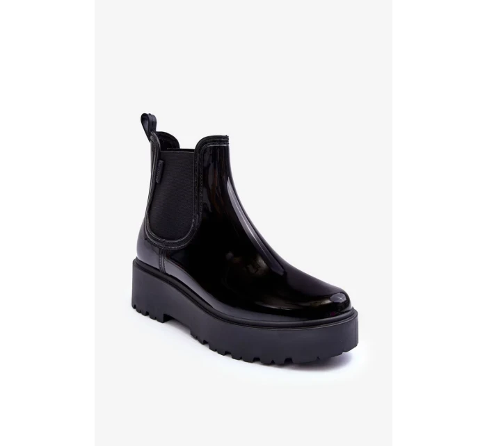 Lakované kozačky na platformě Big Star Černá