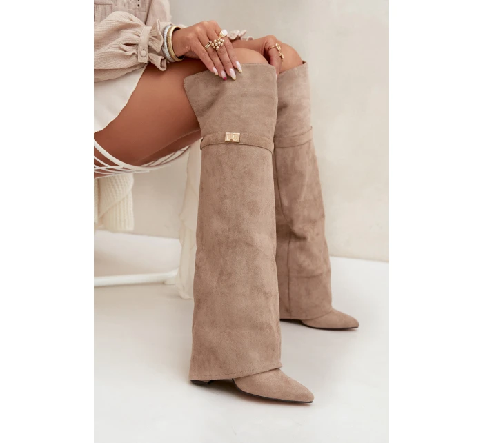 Dámské zateplené kozačky nad kolena s vyhrnutou holení a podpatkem Serelle – béžové, eko semiš Dámské zateplené kozačky nad kolena s vyhrnutou holení a podpatkem Serelle – béžové, eko semiš