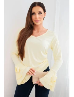 Ženská pruhovaná blůza s V výstřihem a volány na rukávech žlutá