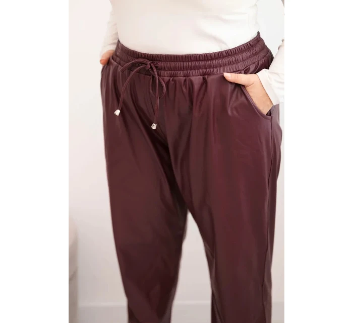 Dámské kalhoty Plus Size z ekokůže s vysokým pasem a gumou v pase bordové